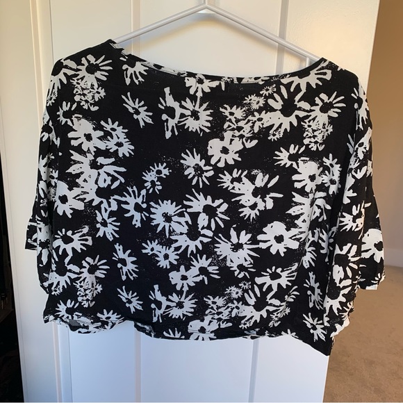 Black and White Floral Boxy Crop Top - Picture 3 of 5